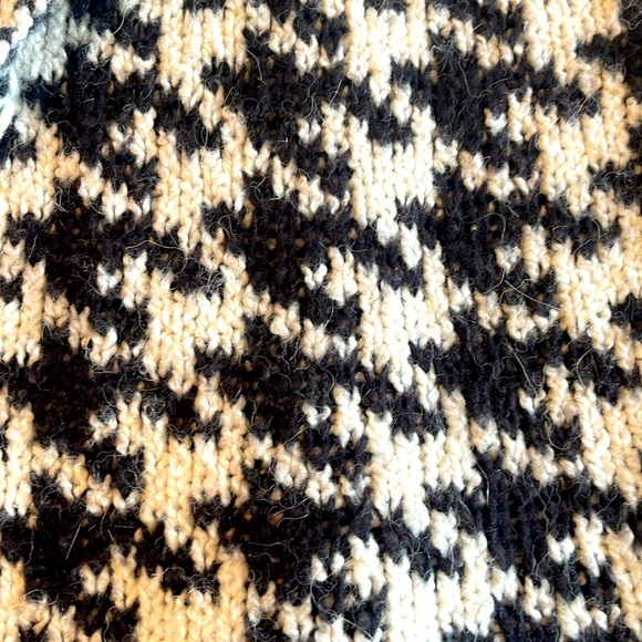 Long Alpaca Cardigan Coat in Black and White Houndstooth with tie closure - Picture 4 of 5